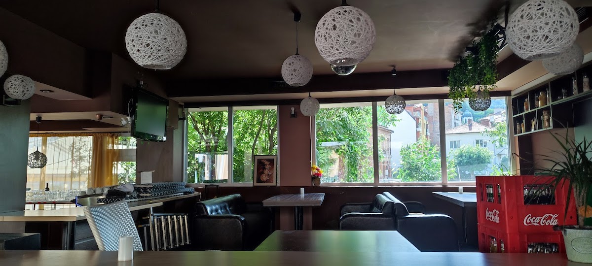 Green Color 4 Край Реката